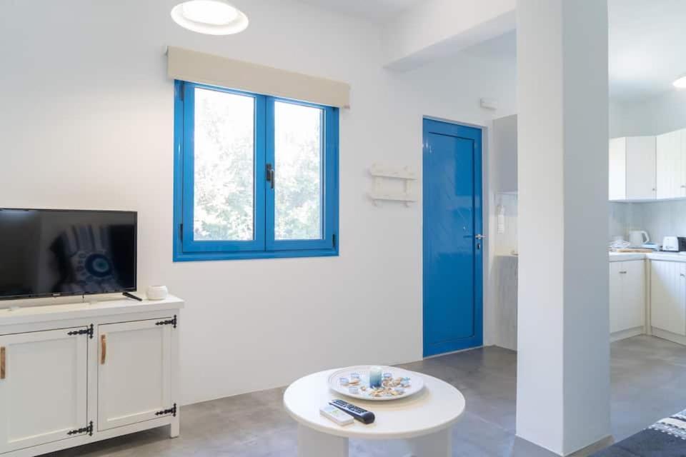 Blue Moon Apartments Makrýgialos 외부 사진